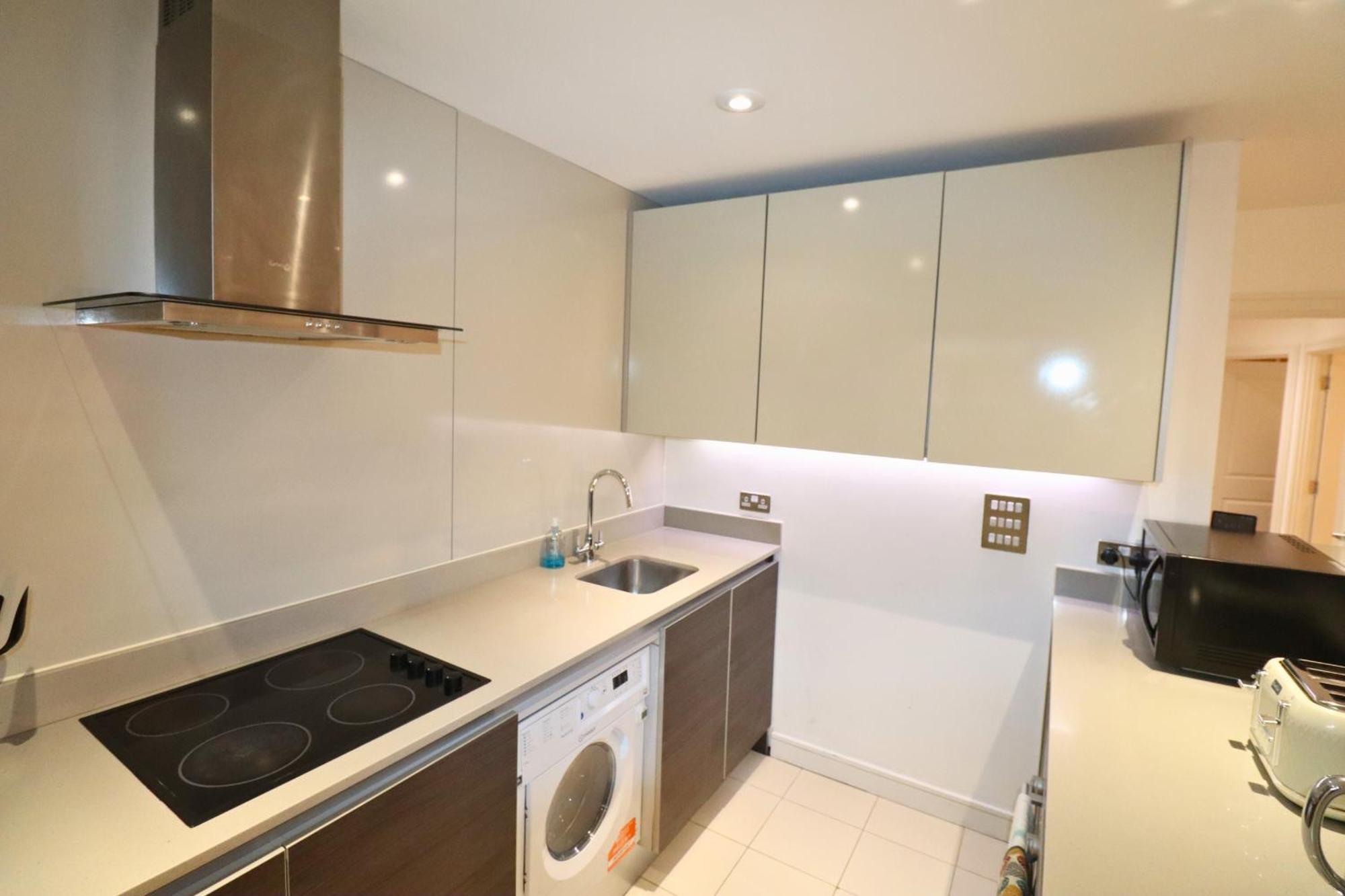 Maidenhead Stylish And Modern 2 Bedroom Apartment Exterior photo