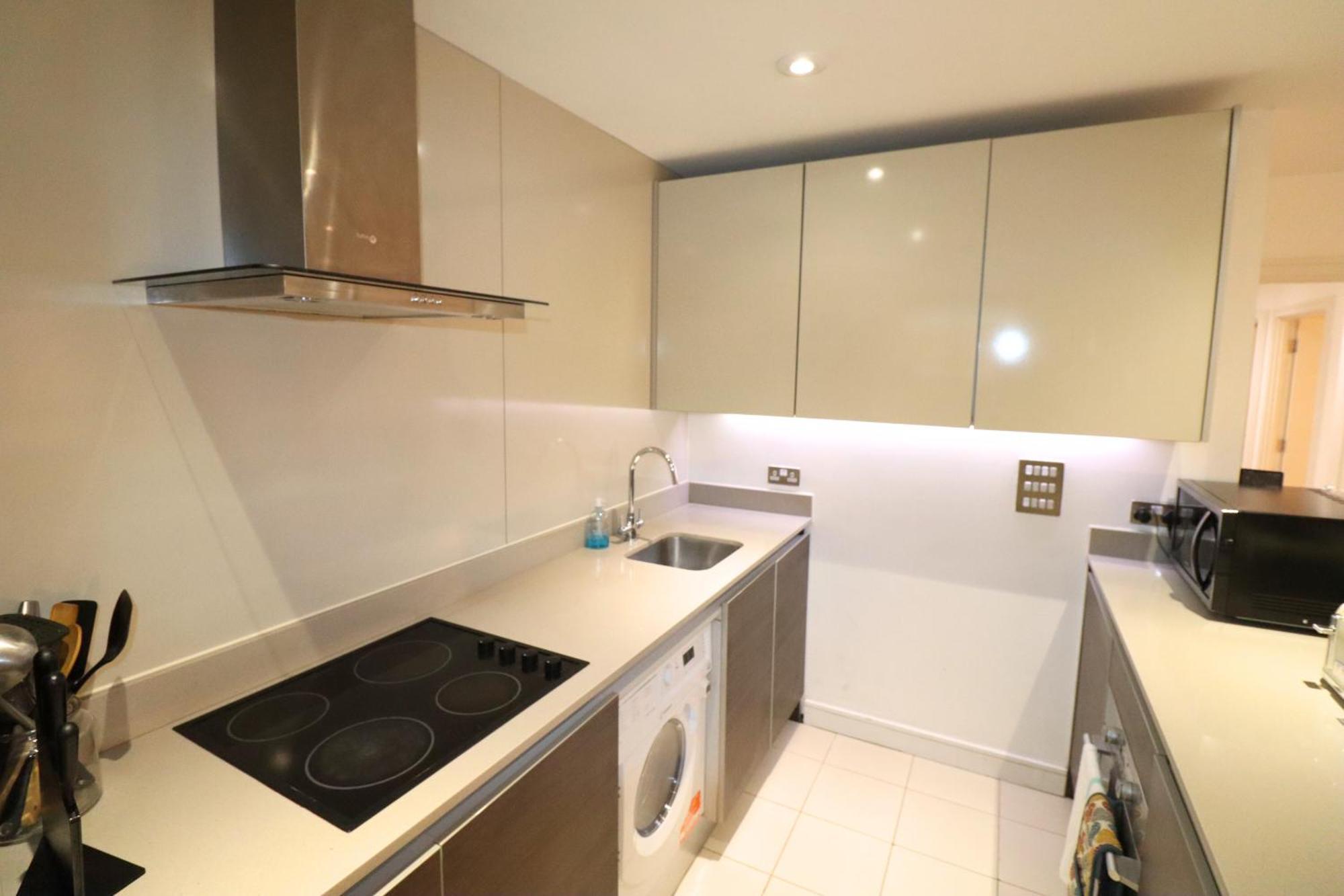 Maidenhead Stylish And Modern 2 Bedroom Apartment Exterior photo