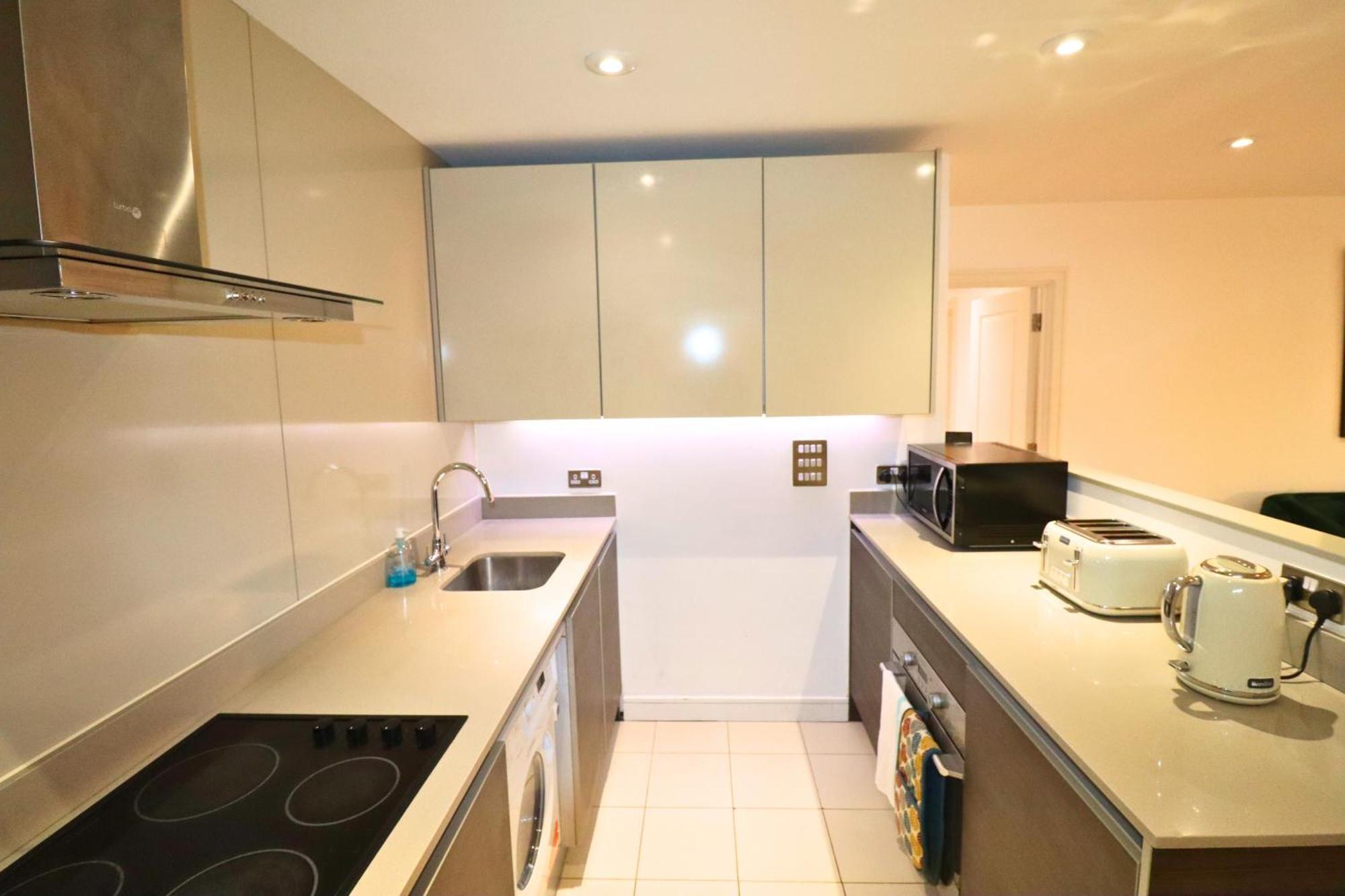 Maidenhead Stylish And Modern 2 Bedroom Apartment Exterior photo