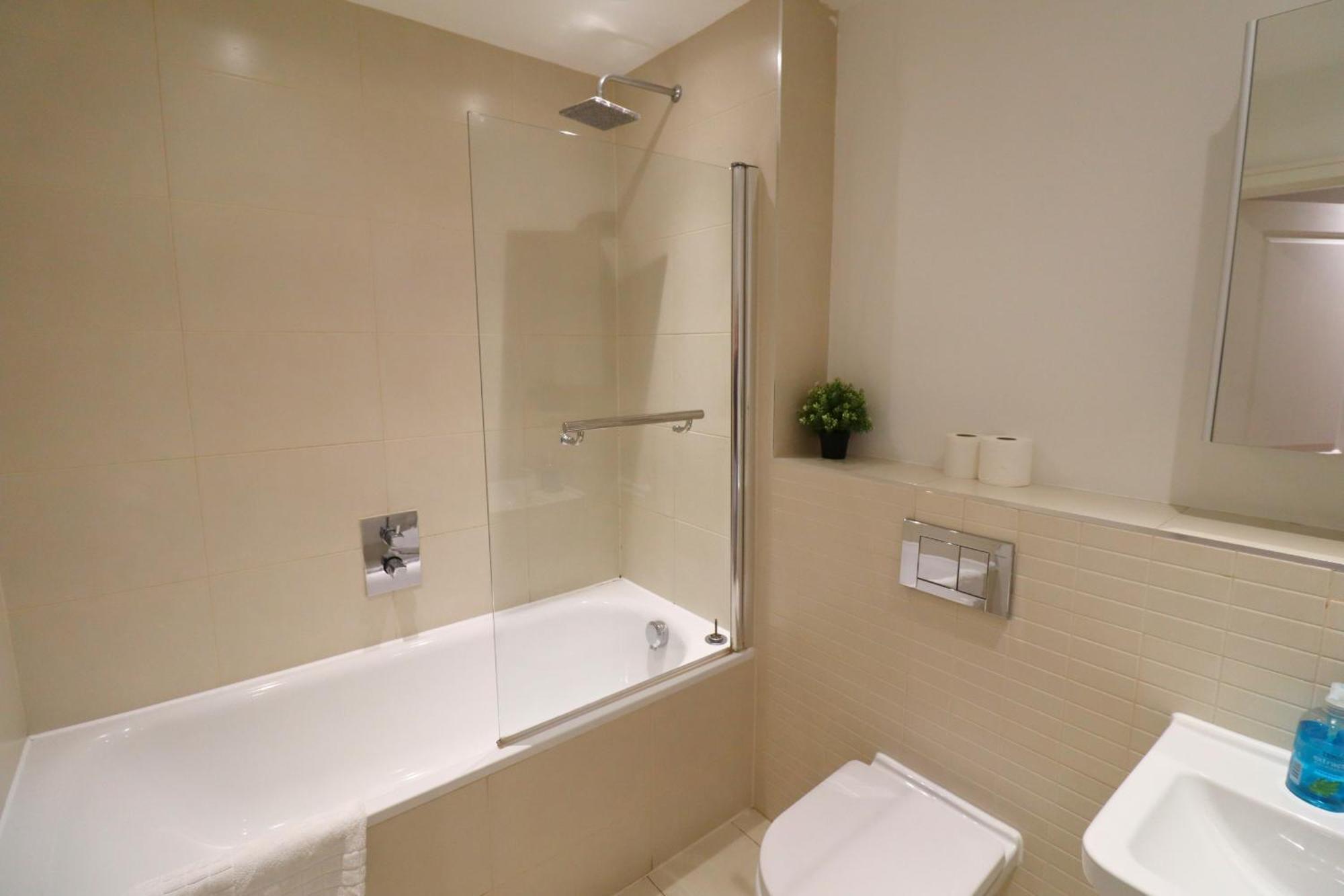 Maidenhead Stylish And Modern 2 Bedroom Apartment Exterior photo